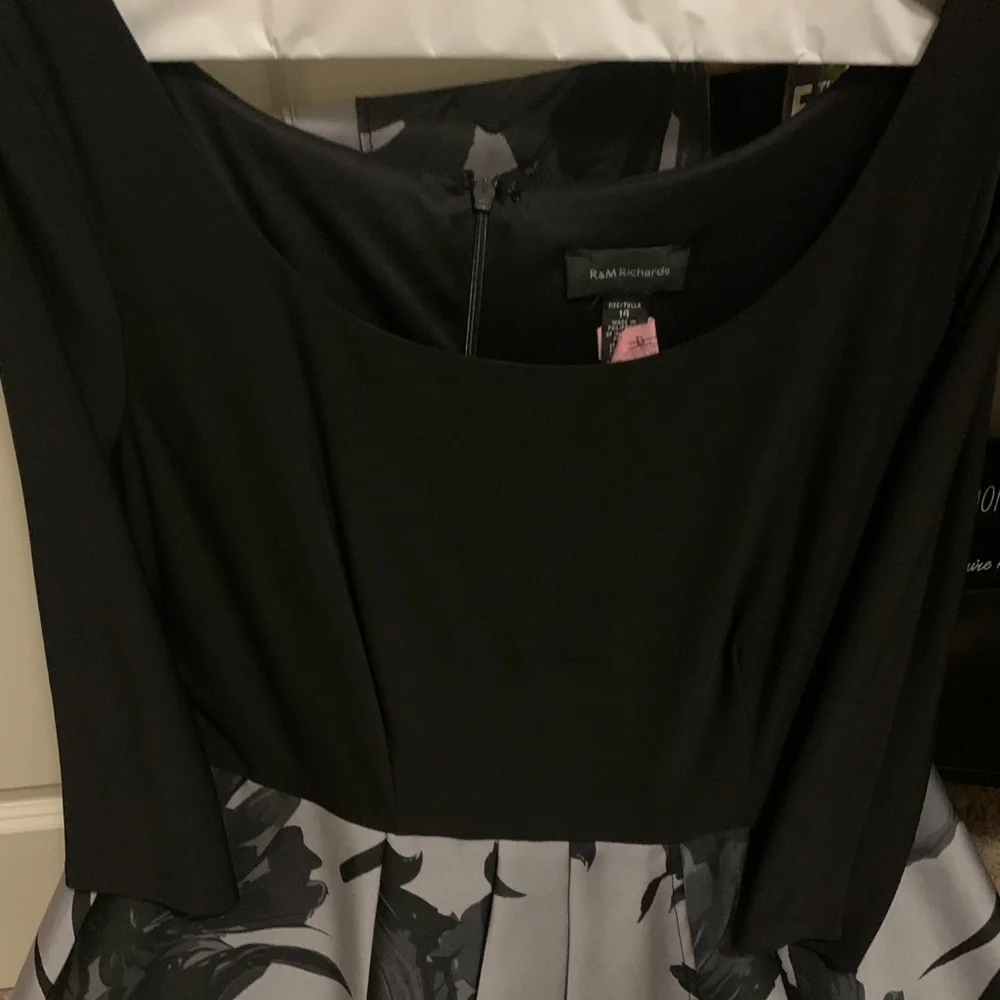 R&M Richards Black and Gray Floral Dress - Picture 2 of 3